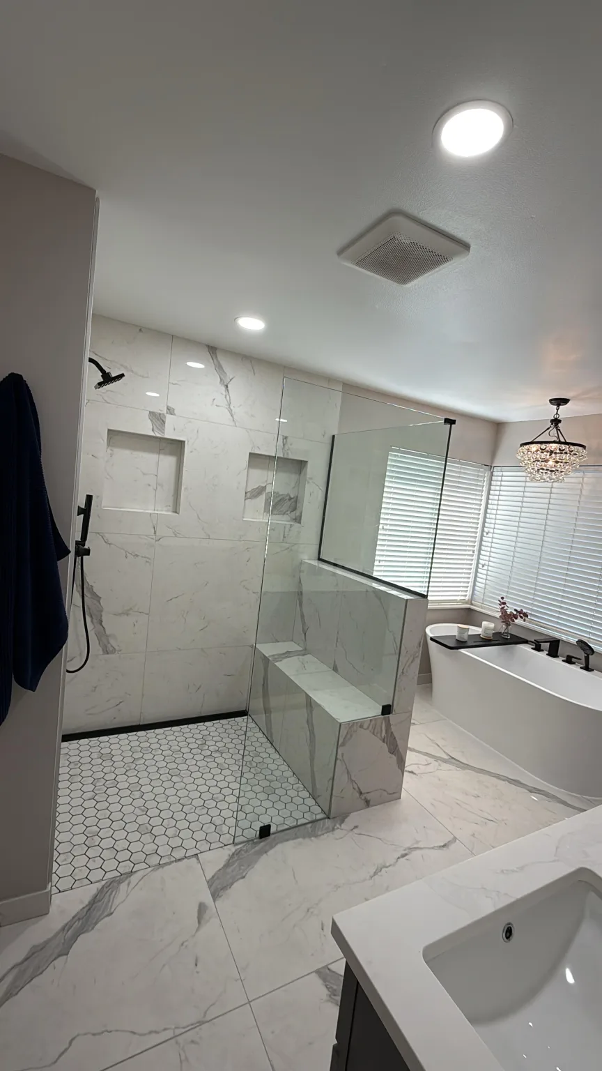 Baño principal en carbón y mármol