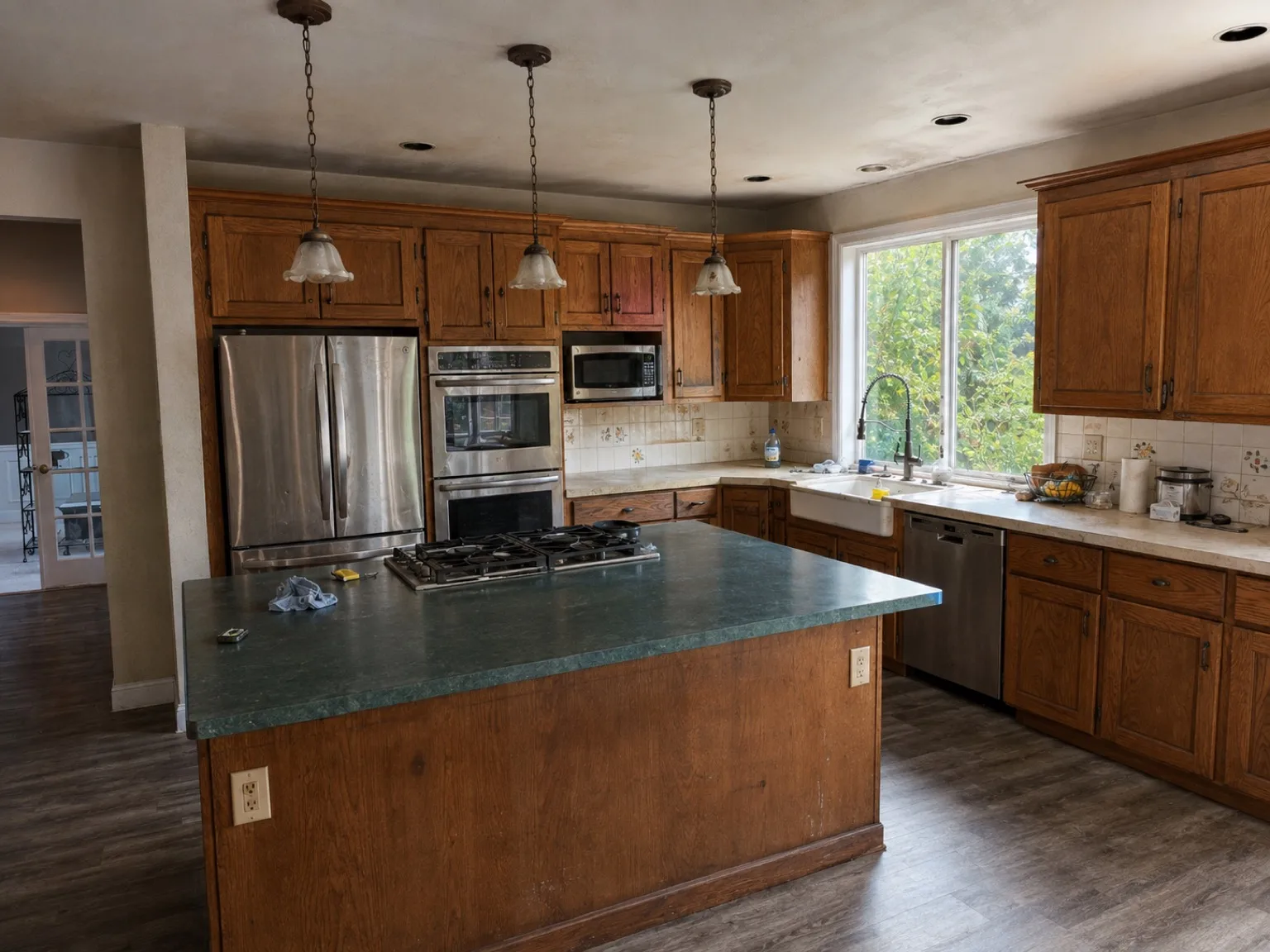 Cocina de dos tonos en Kent before remodel